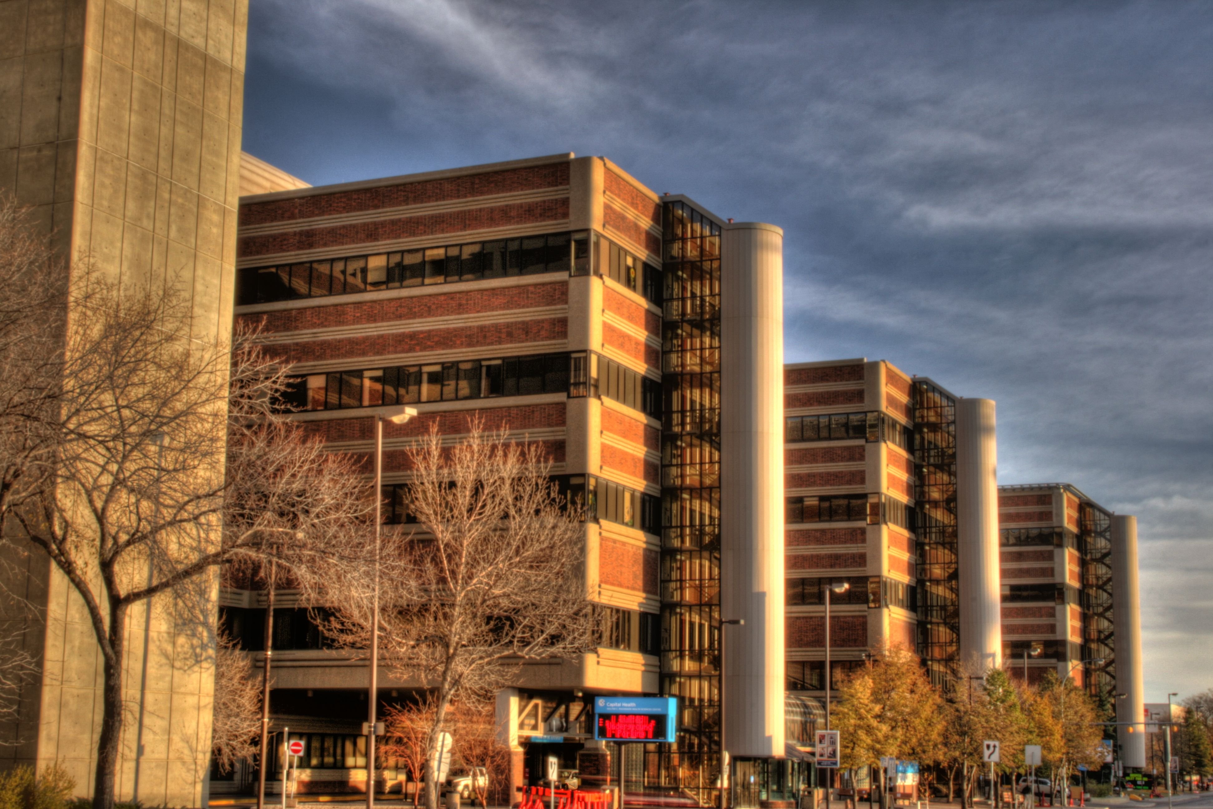 University_of_Alberta_Hospital_Complex_Edmonton_Alberta_Canada_03A.jpg