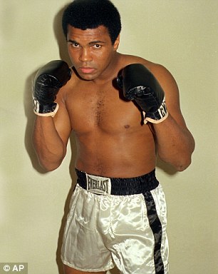 1413585692756_wps_18_Muhammad_Ali_is_seen_trai.jpg