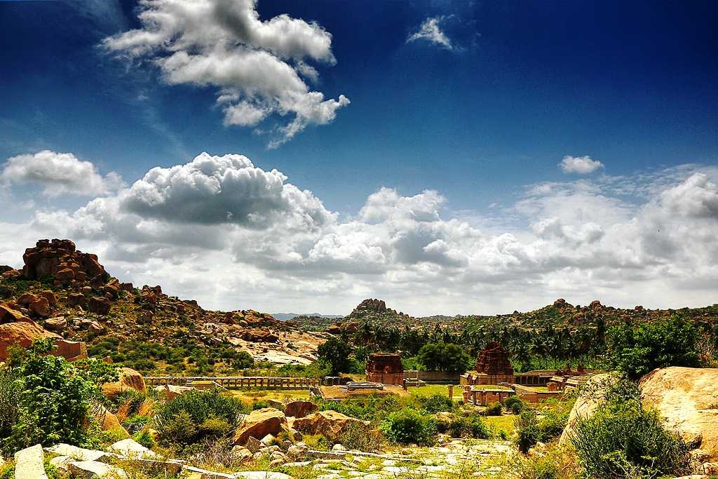 Achyutaraya-Temple-Hampi.jpg