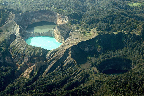 danau-tiga-warna....jpg