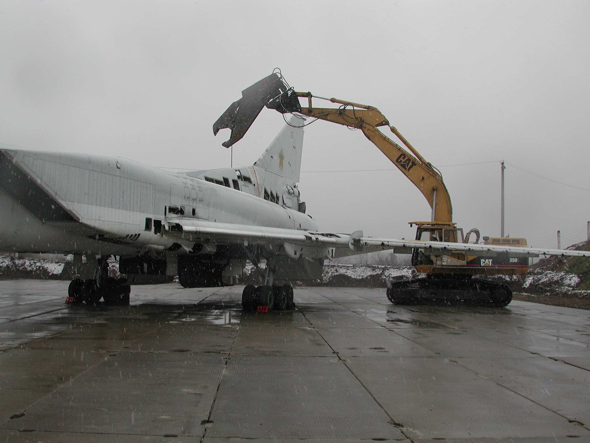 TU-22_scrapyard.jpg