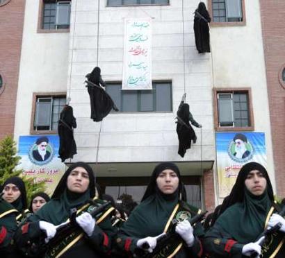 Iranian%20Female%20Police%20-%20Zeynab%20Sisters%202.jpg