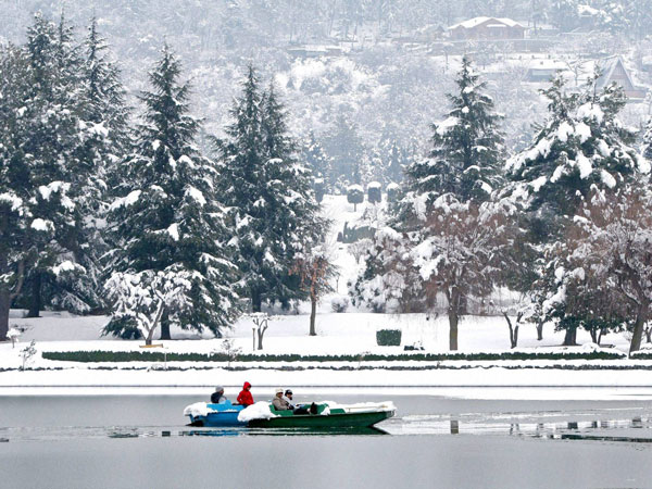 09-1420788248-snow-in-srinagar-latest-606.jpg