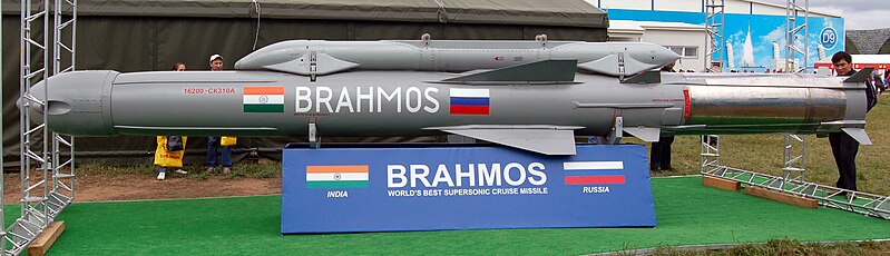 799px-BrahMos_MAKS2009.jpg