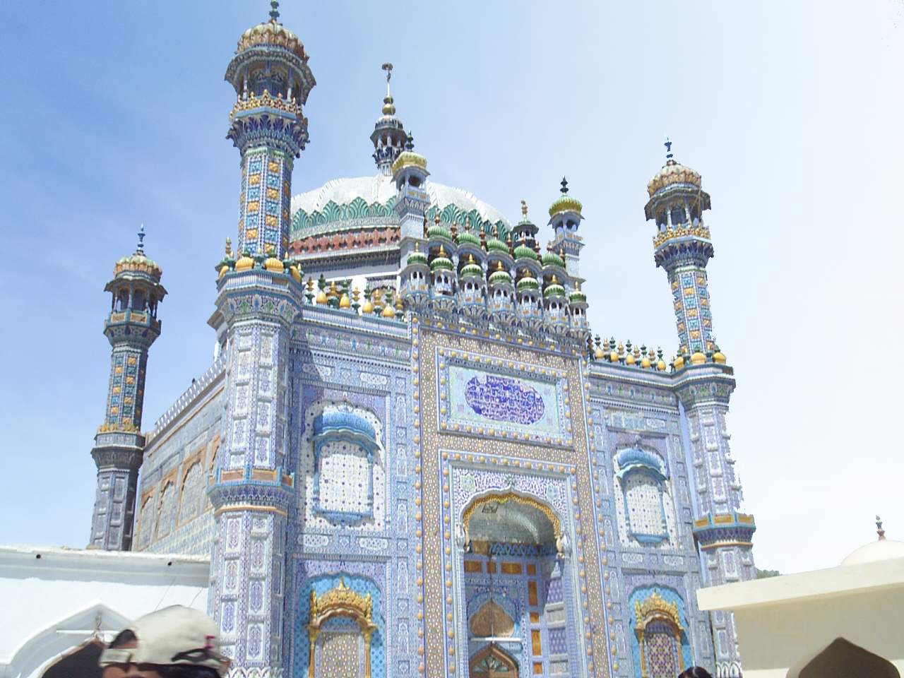 Shrine_of_Hazrat_Sachal_Sarmast.jpg