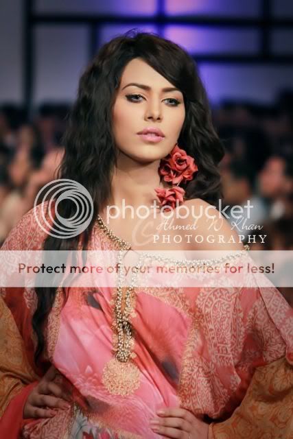 Designer-Shamaeel-with-Ayyan-Ali-Ahmed-W-Khan-Photography.jpg