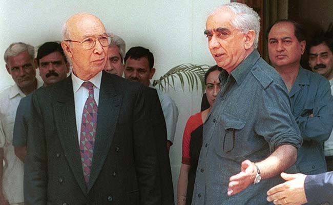 sartaj-aziz-jaswant-singh-ap-650_650x400_61480401942.jpg