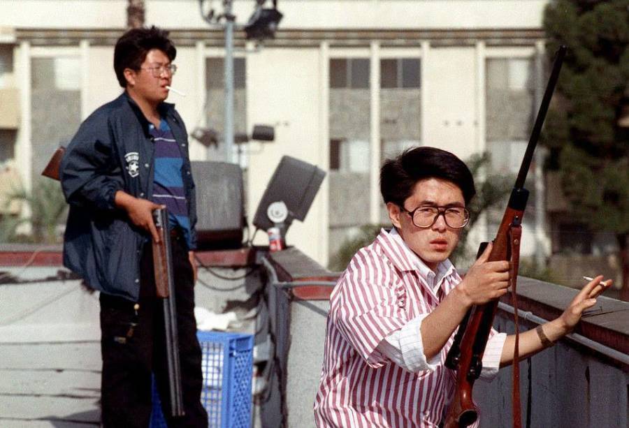 korean-shop-owners-during-la-riots.jpg