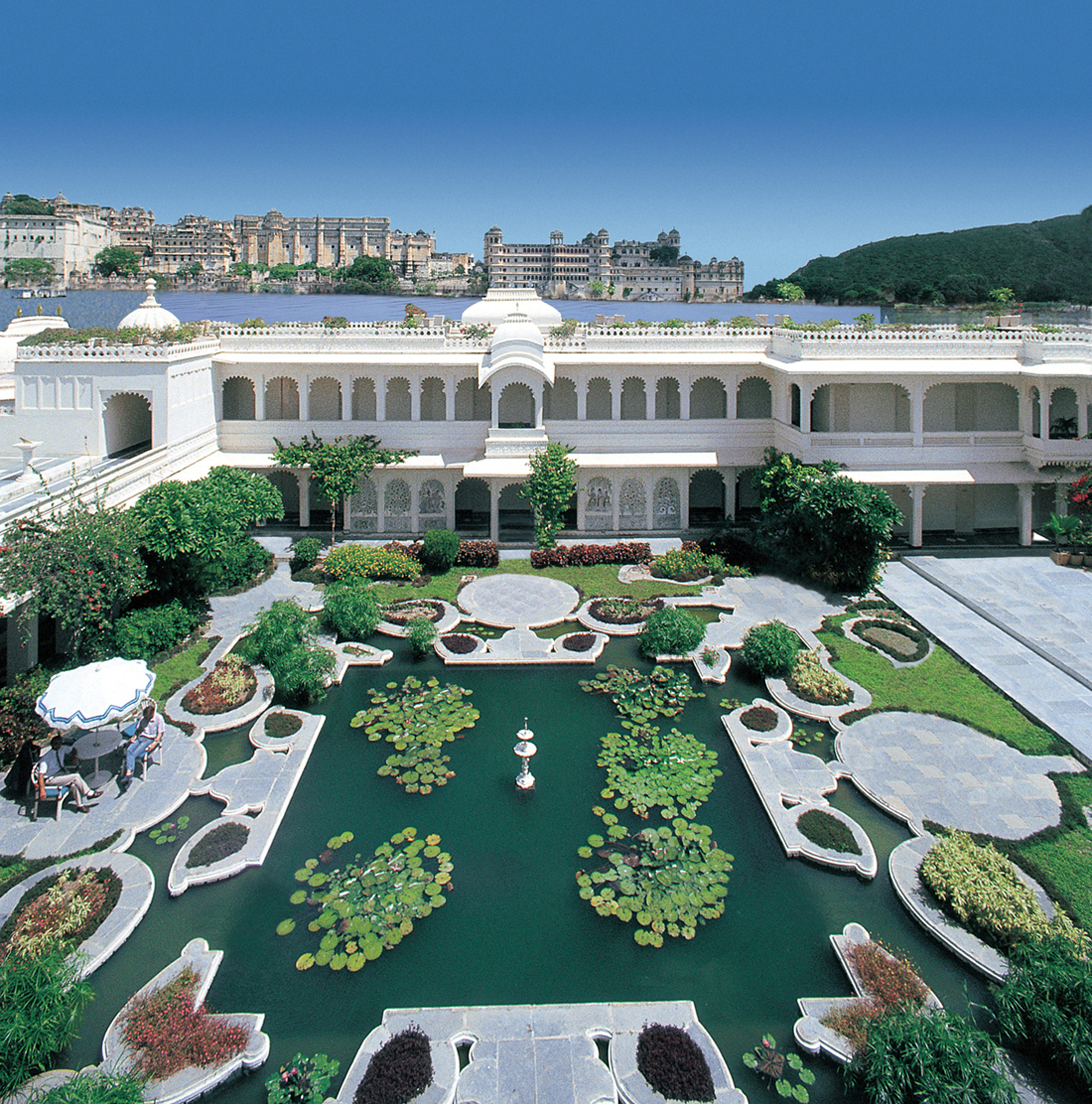 Lily_Pond_at_the_Lake_Palace,_Udaipur.jpg