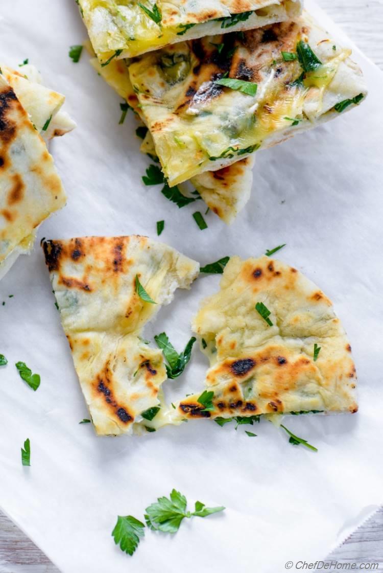 cheesy-spinach-garlic-naan-chefdehome-4.jpg