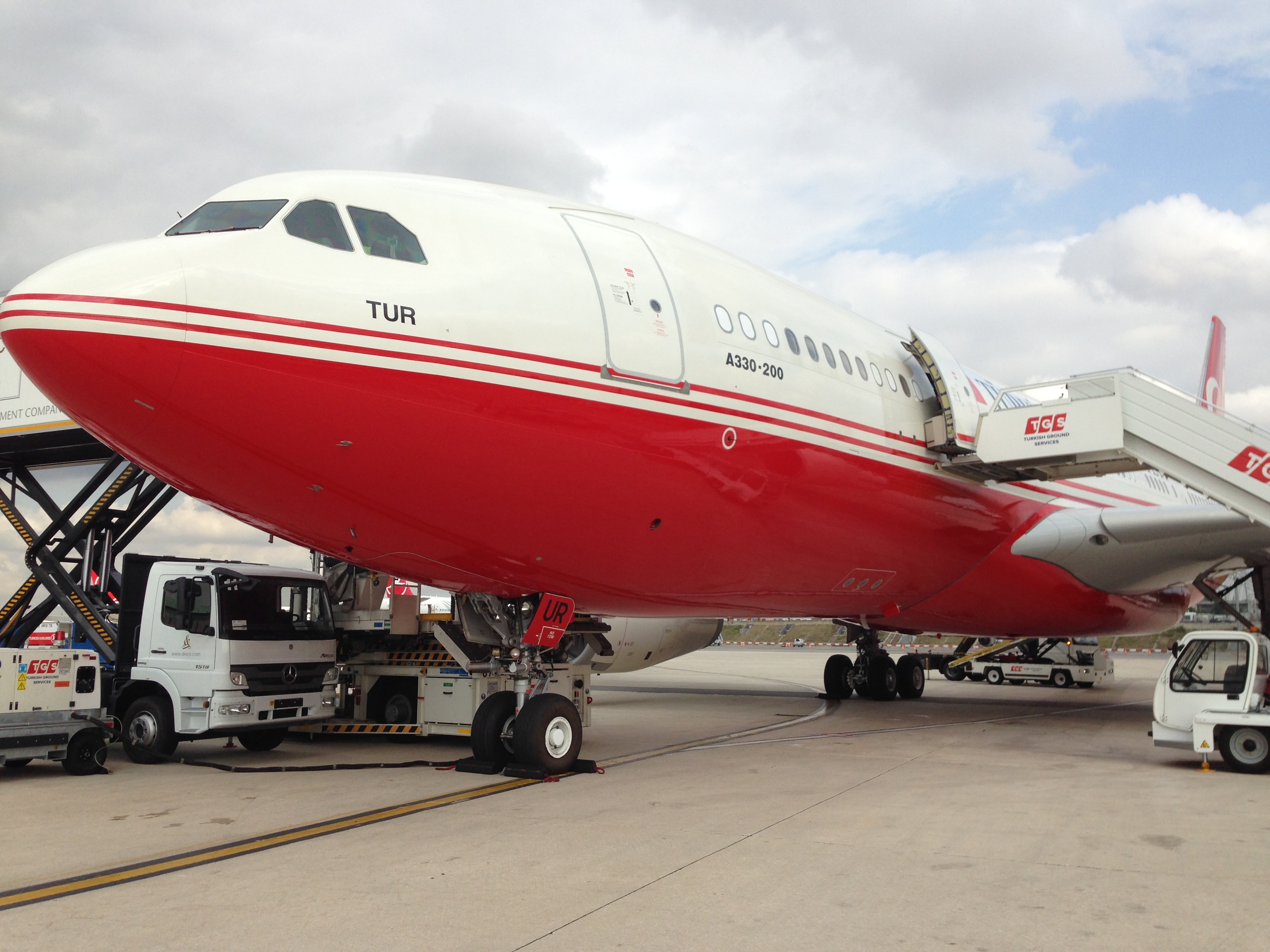 Turkish-Republic_Airbus-A330_TC-TUR_004.jpg