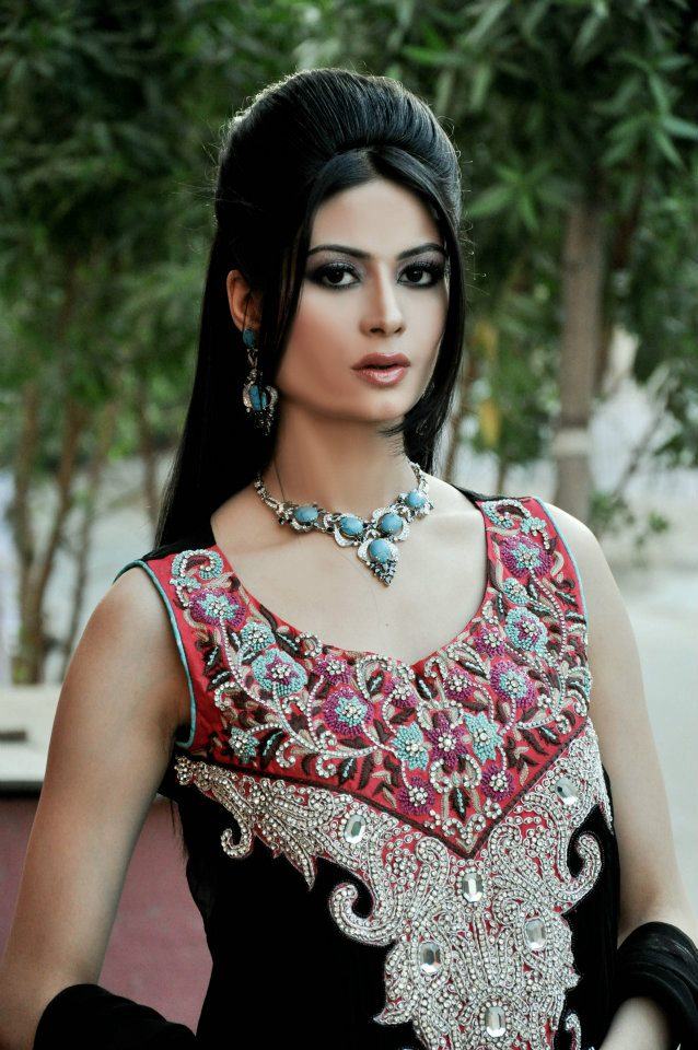 295858,xcitefun-madiha-iftikhar-in-stunning-summer-makeu.jpg