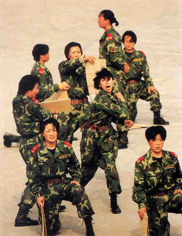 chinese_army_girls_14.jpg