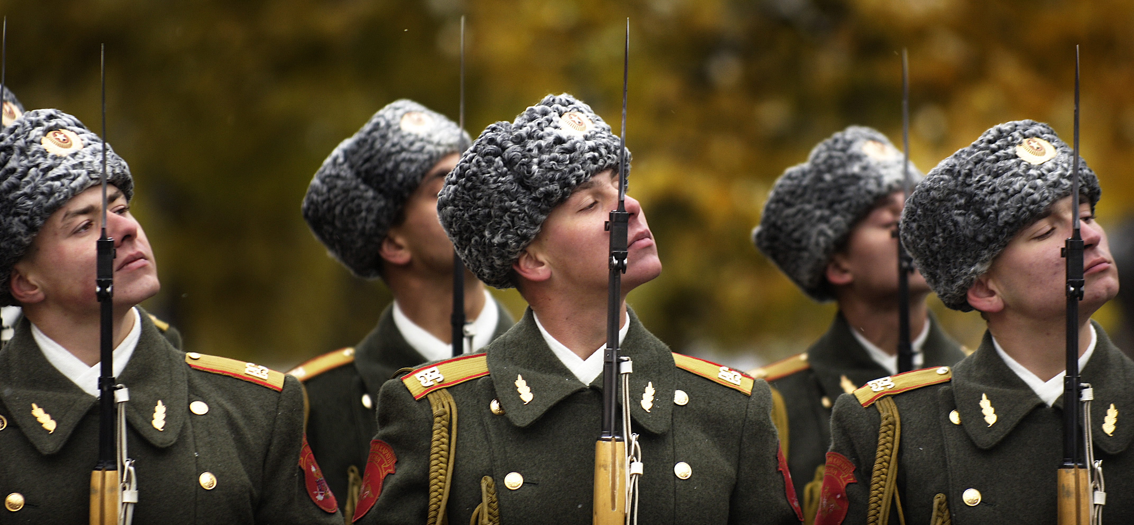 Russian_honour_guard_in_Alexander_Garden-1.jpg