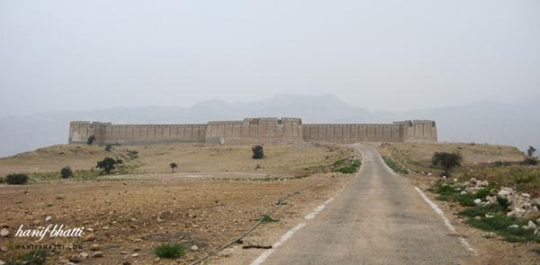 Ranikot_largest_fort_5_riqwh.jpg