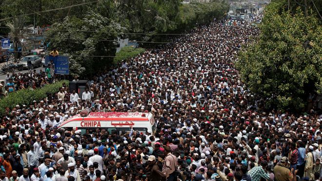 160623113045_amjad_sabri_funeral_976x549_ap.jpg