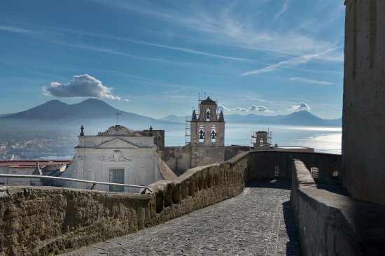 vedi-napoli-e-poi-torni.jpg