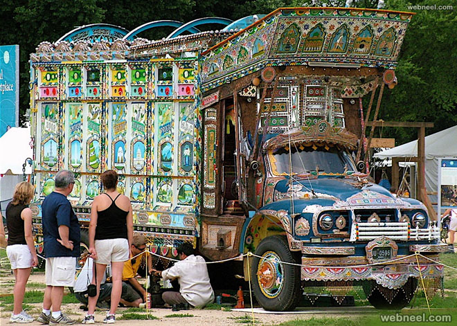 11-pakistan-truck-art-by-lia.jpg