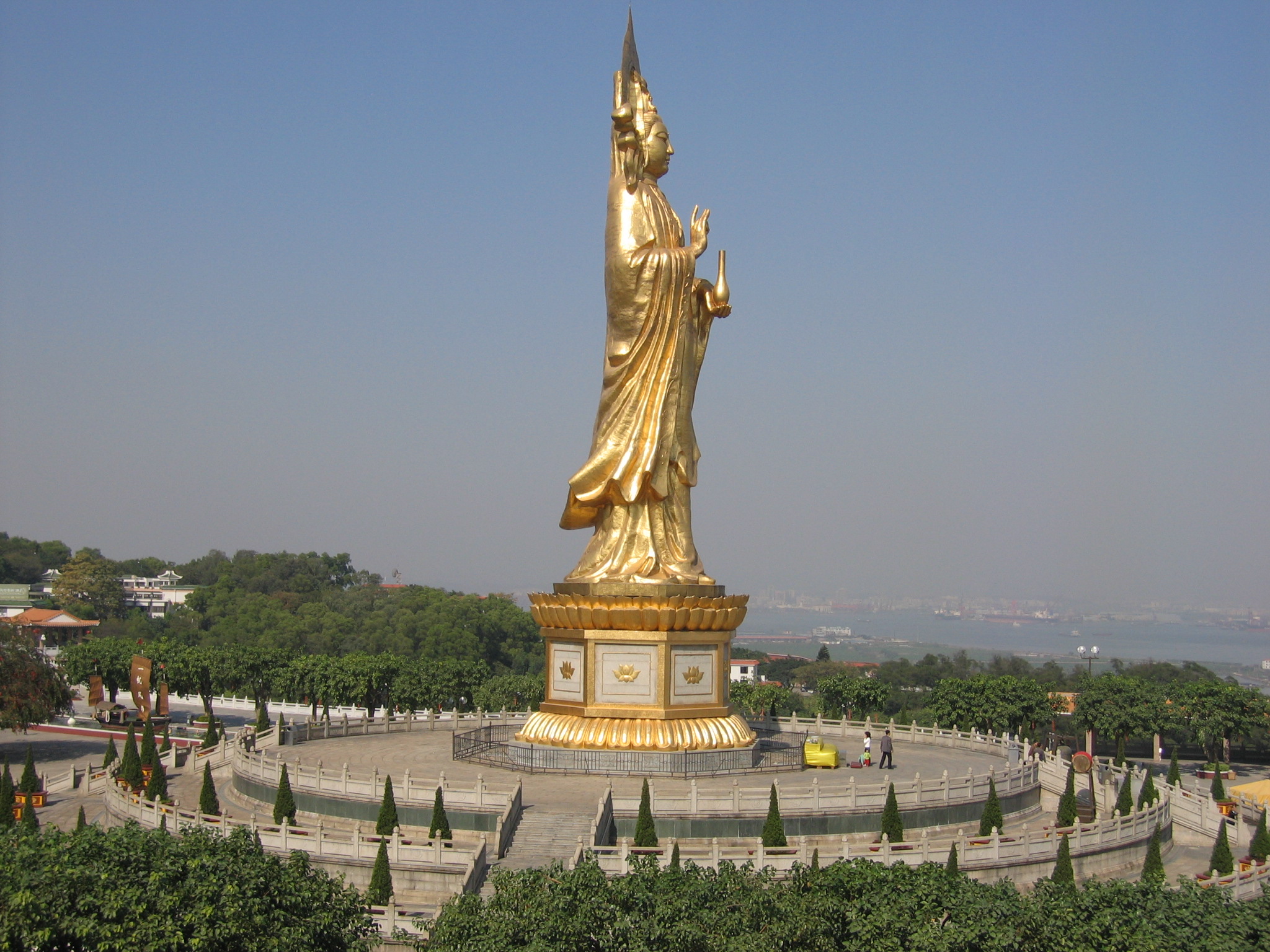 Guanyin_of_Lianhuashan.jpg