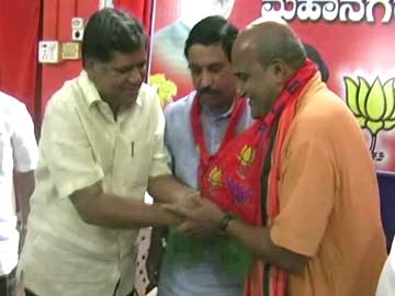 pramod_muthalik_joins_bjp_360x270_story.jpg