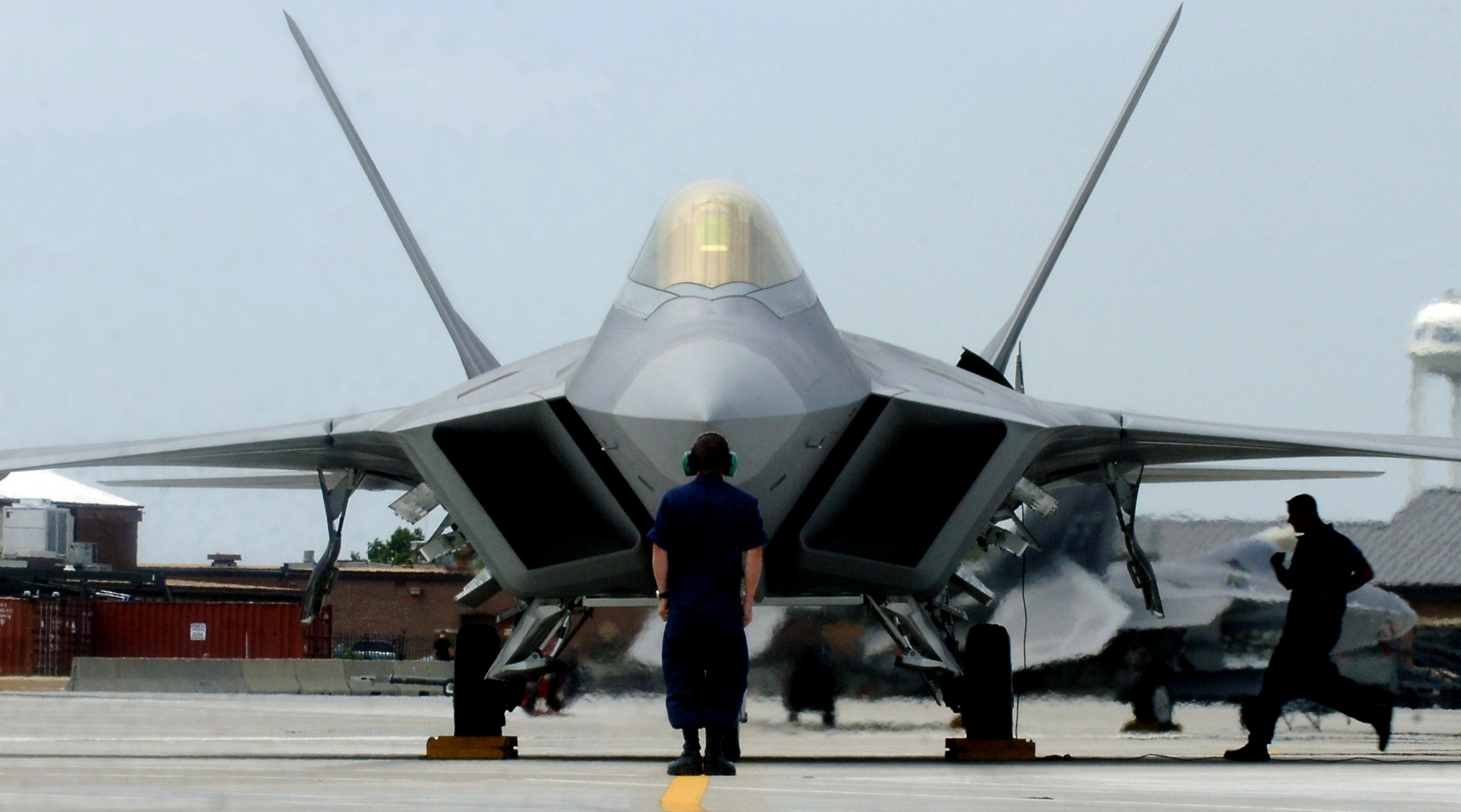 f-22-raptor-on-the-tarmac.jpg