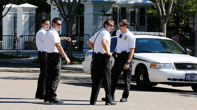 armed-man-obama-secret-service.jpg