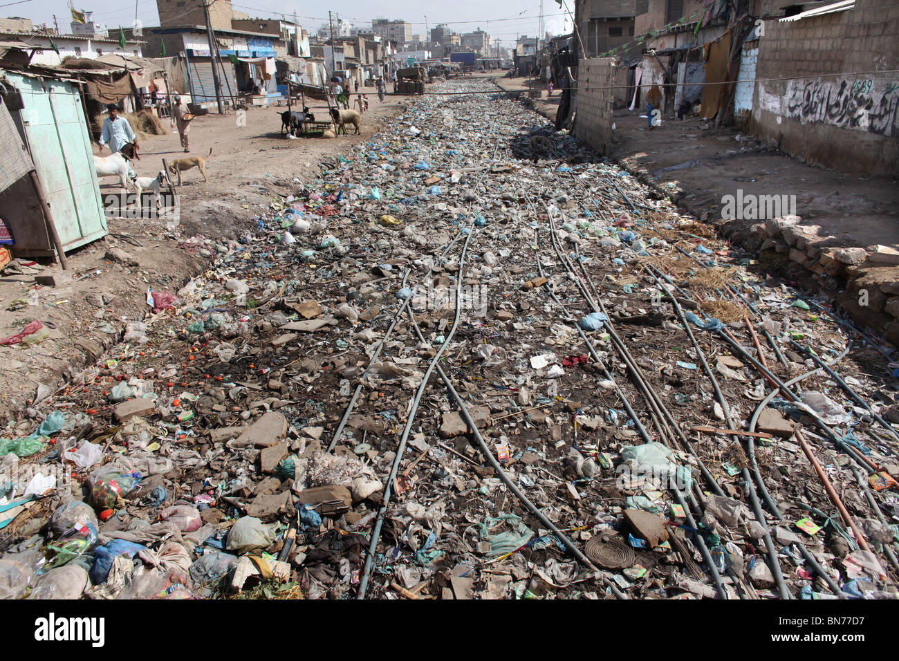 musquito-colony-is-a-slum-area-in-karachi-pakistan-BN77D7.jpg