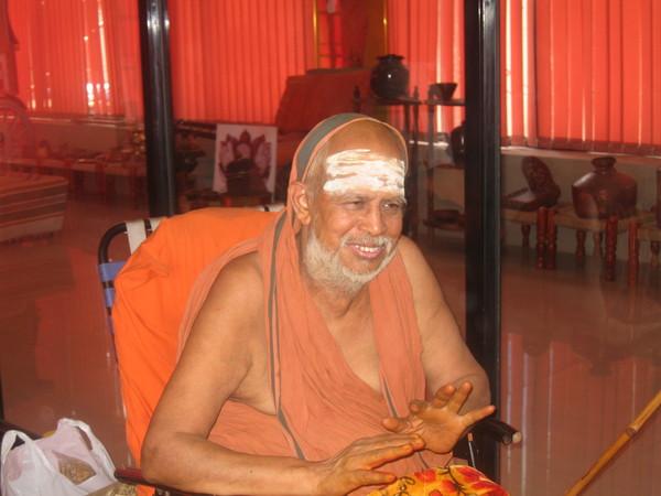 Jayendra_Saraswathi_3.jpg