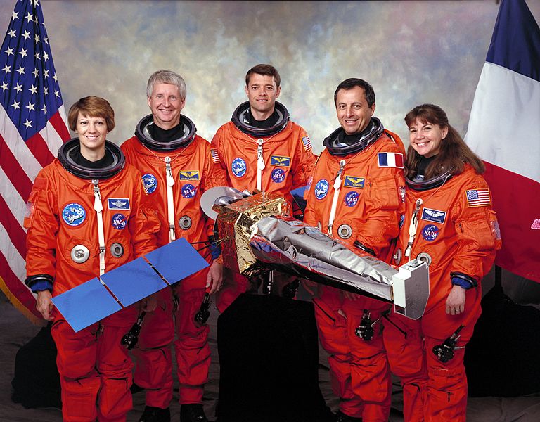 768px-STS-93_crew.jpg