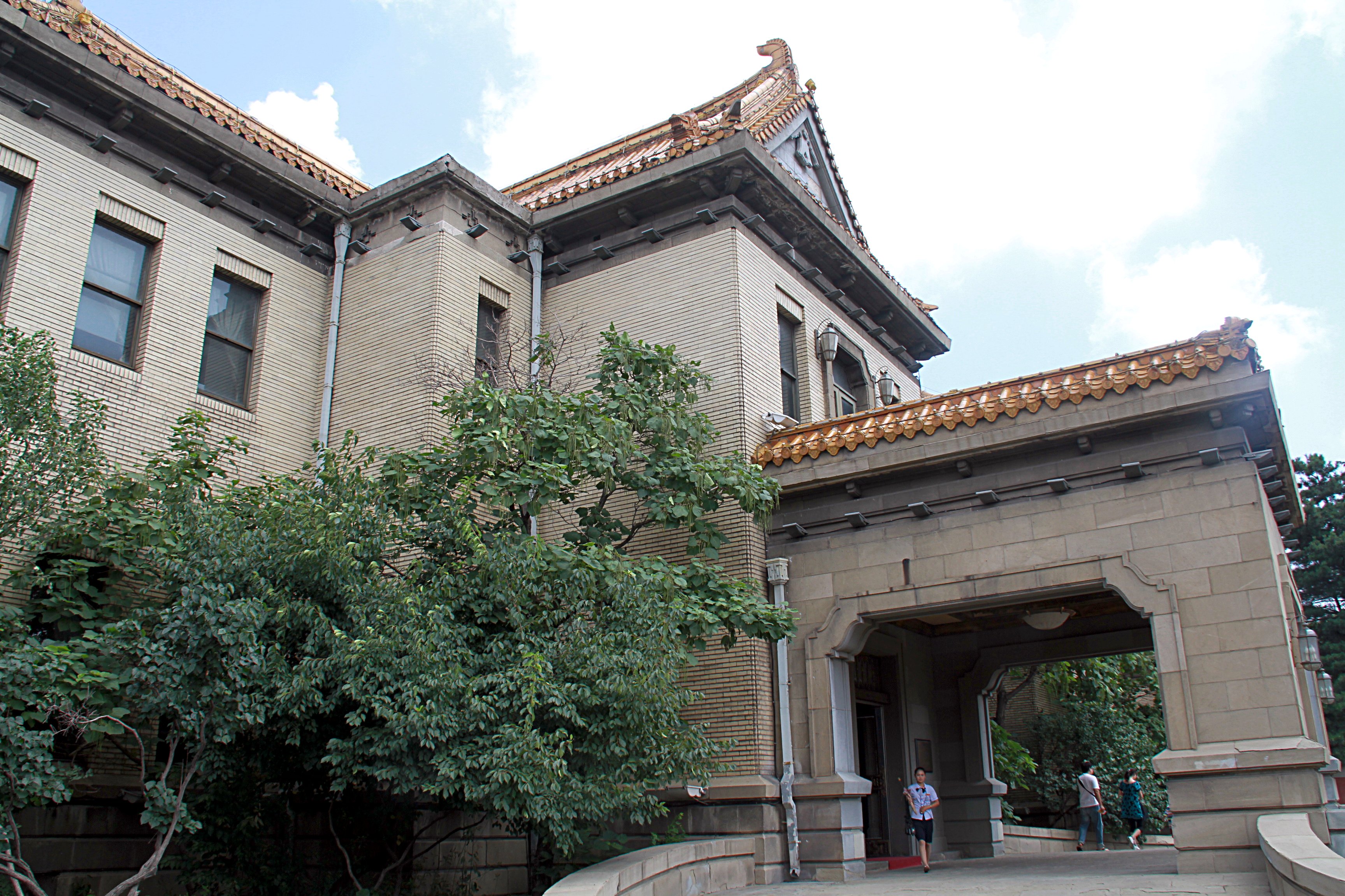 Museum_imperial_palace_manchu_state_tongde_entrance_2011_07_26.jpg