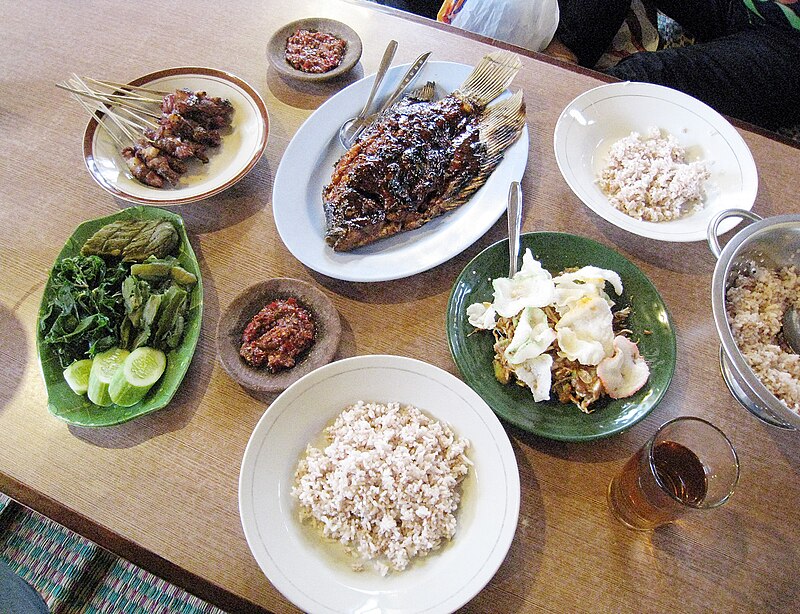 800px-Sundanese_Food_01.JPG