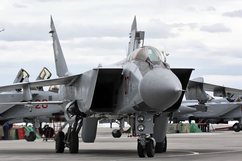 MiG-31_790_IAP_Khotilovo_airbase_2.jpg