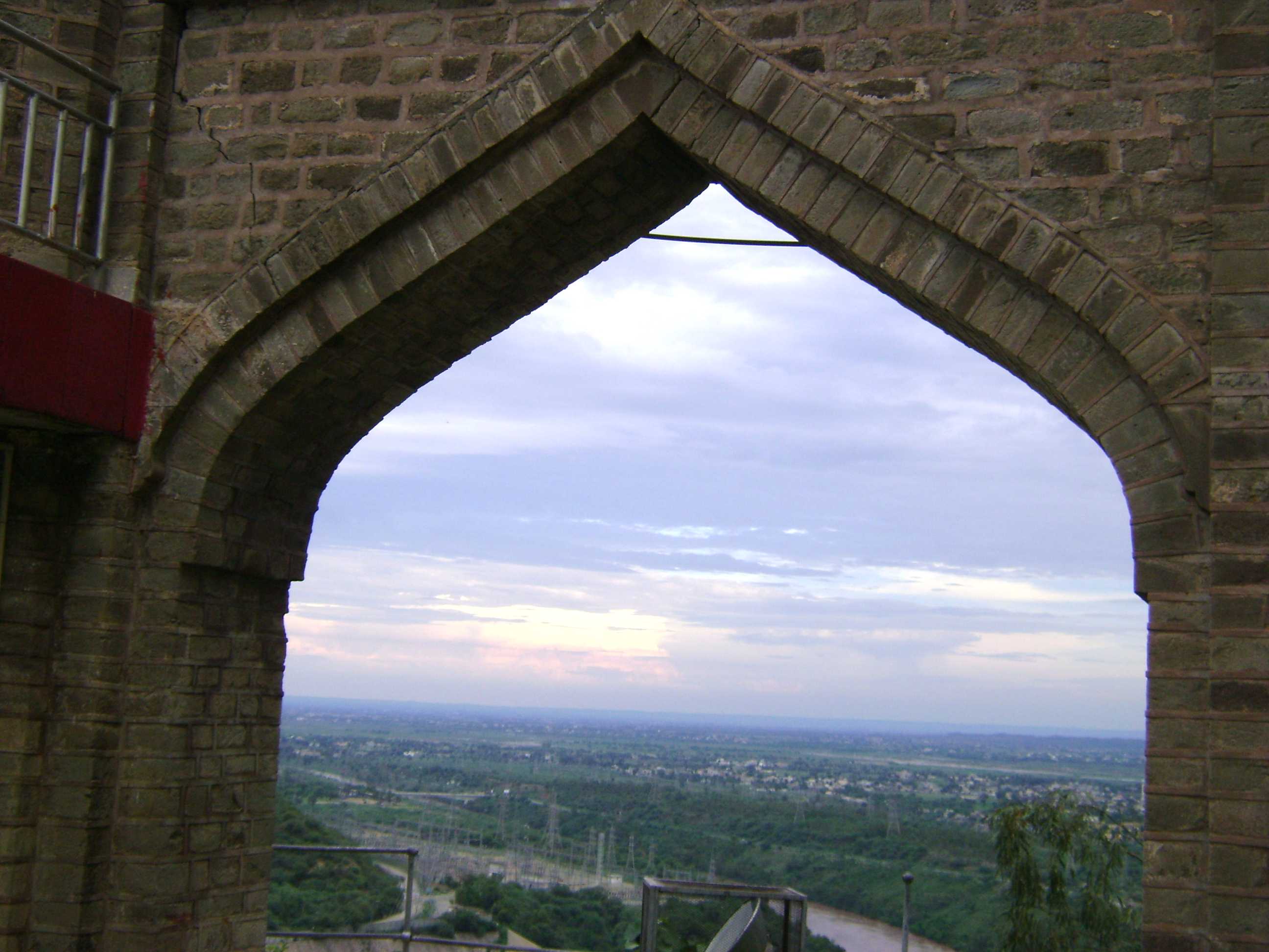 Mangla_Fort_Main_Arch.jpg