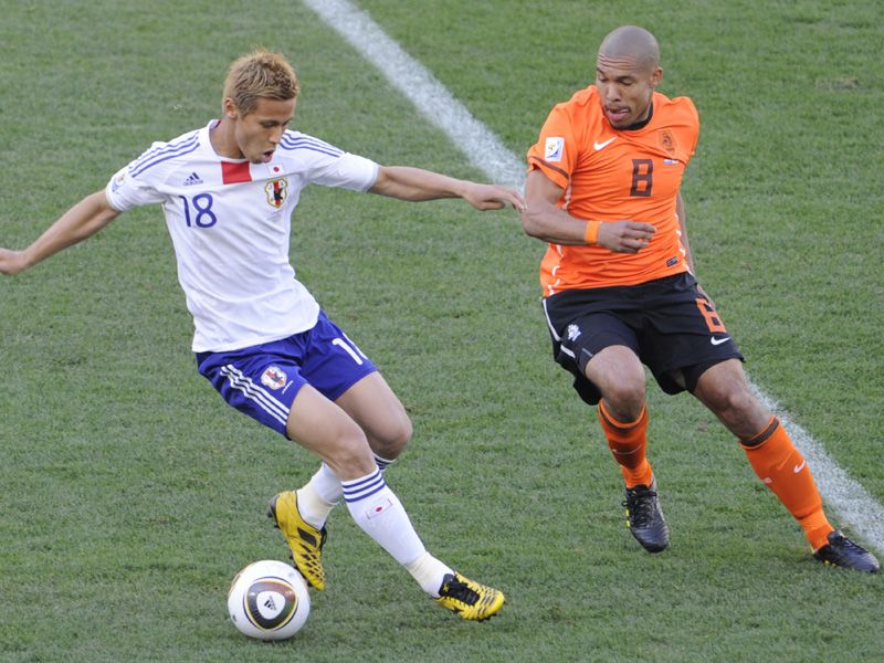 Holland-v-Japan-Keisuke-Honda-Nigel-de-Jong_2467698.jpg