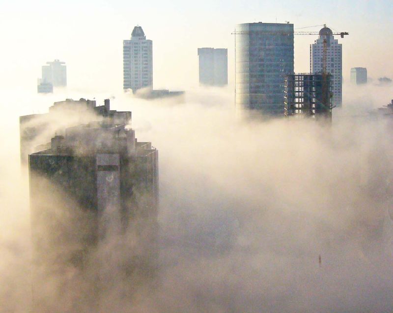 Fog-over-istanbul-skyscrapers.jpg