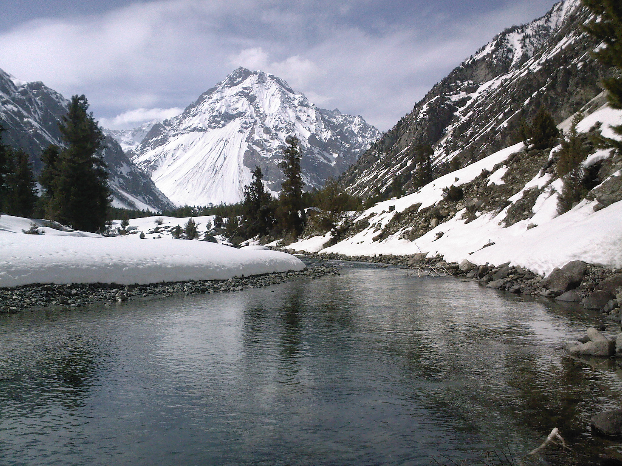 Stream_from_mountains_Naltarbala.jpg