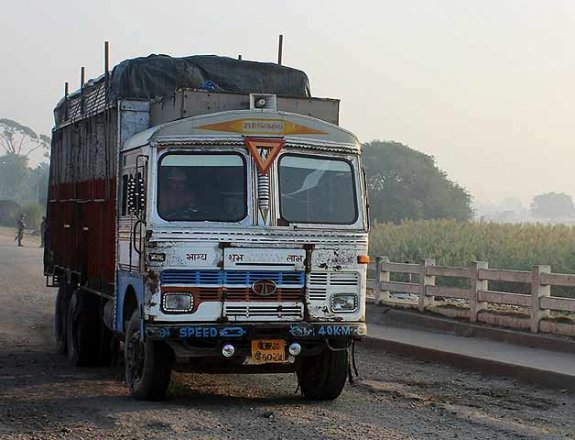 IndiaTv40b35b_Truck.jpg