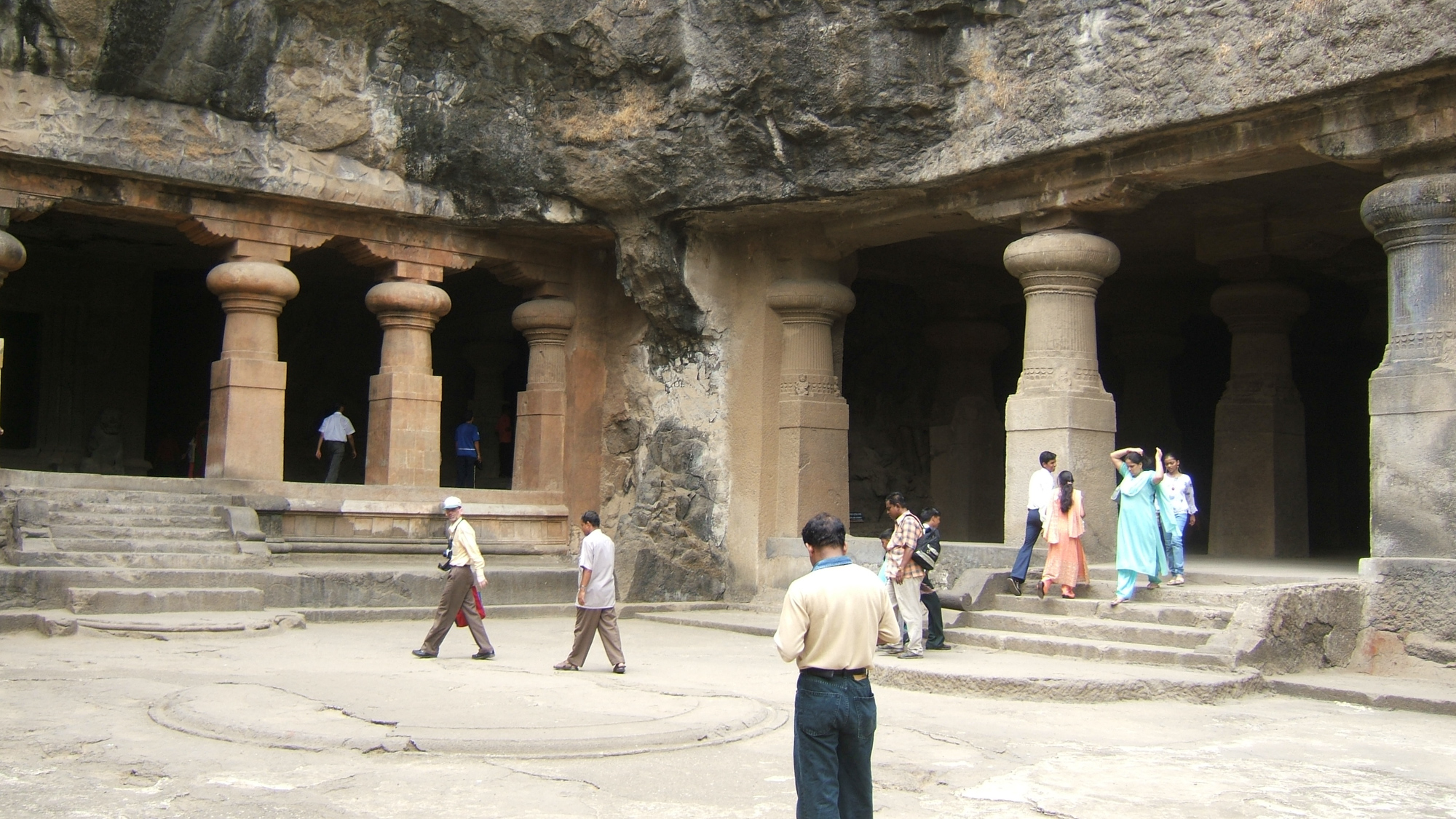 Elephanta_Caves%2C_Mumbai.jpg