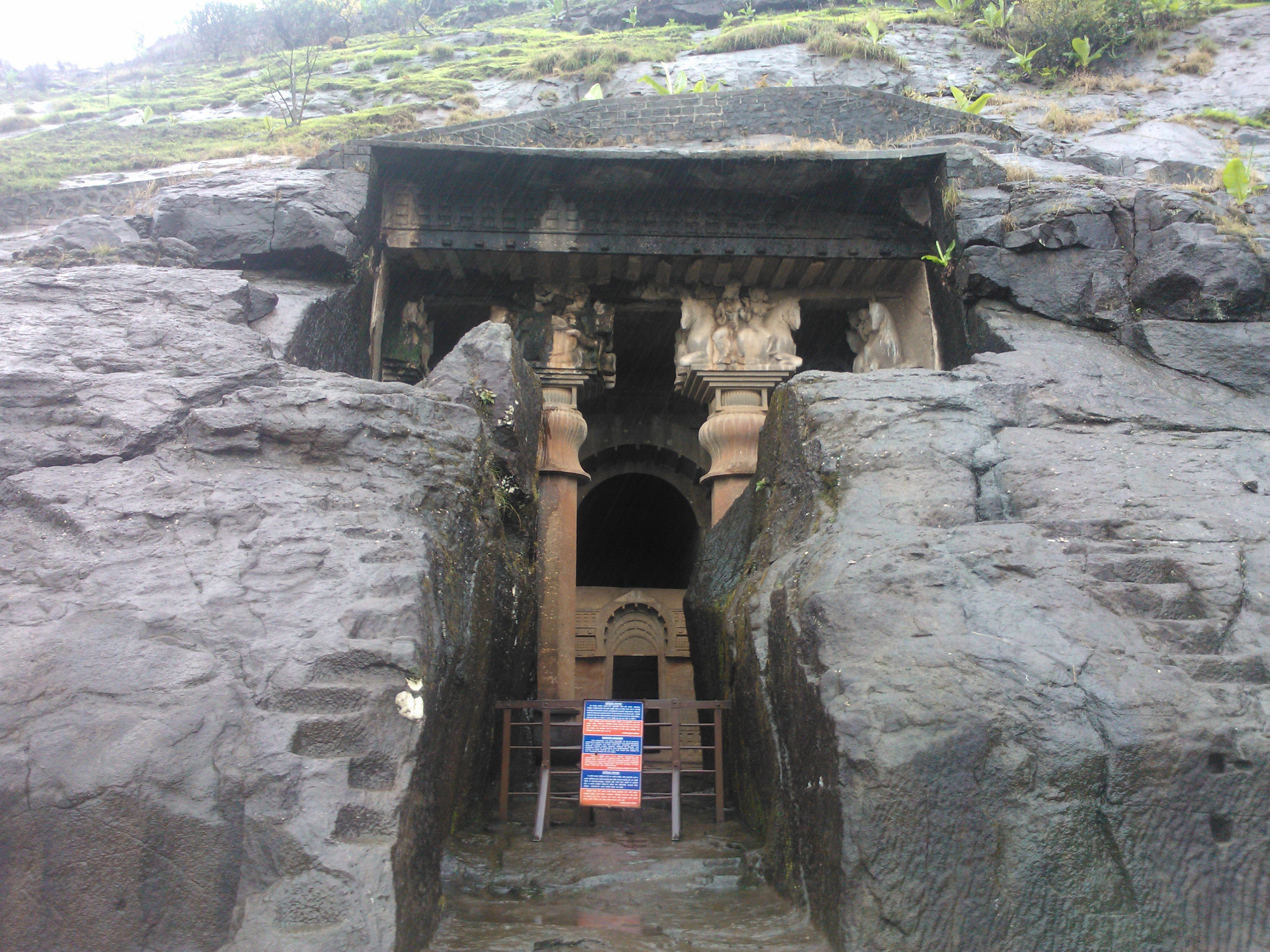 bedse-caves_10.jpg