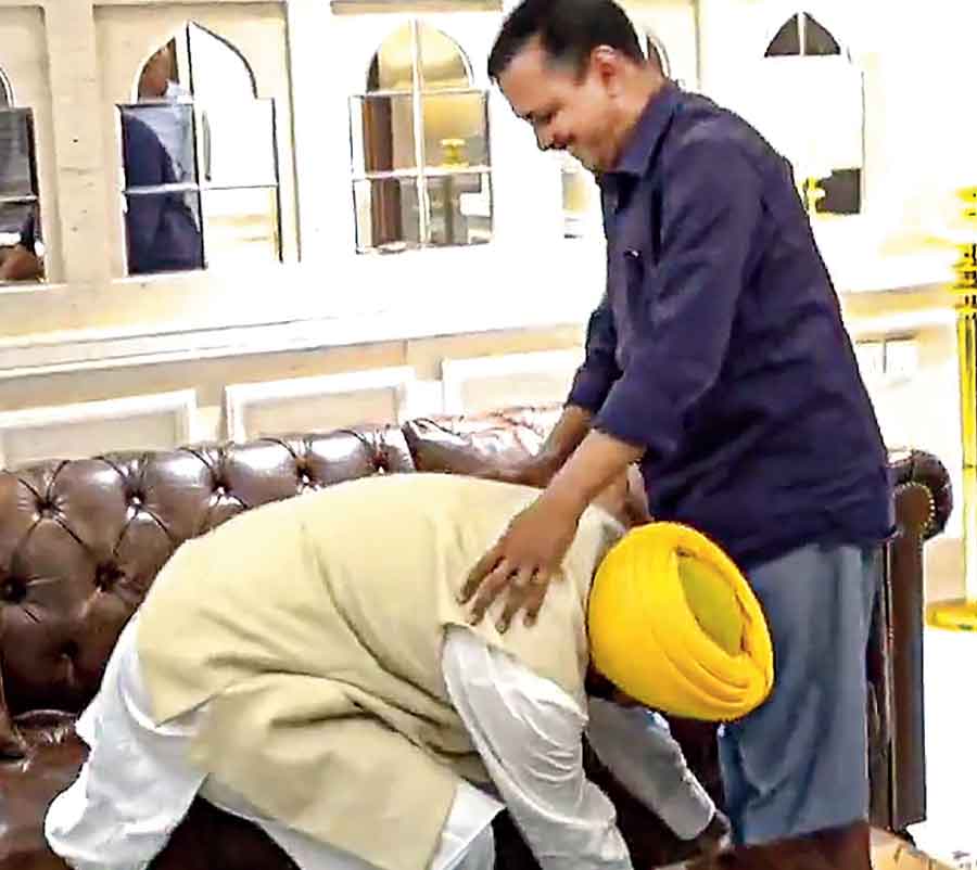 1647023914_12kejri_4c.jpg