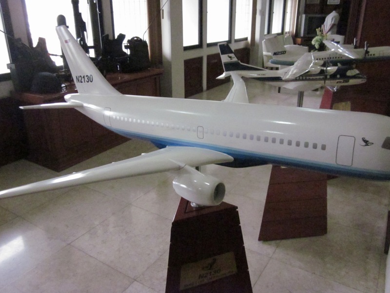 miniaturn2130sainganboeing737500.jpg