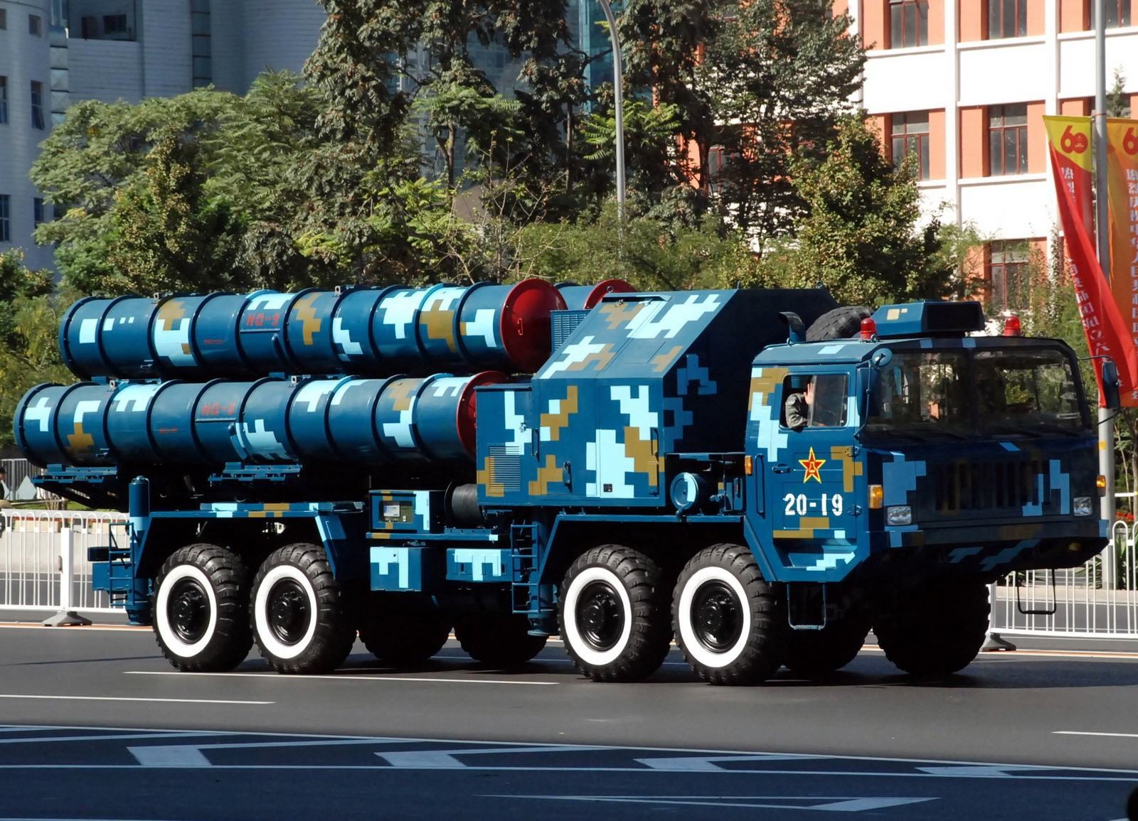 Chinese_HQ-9_launcher.jpg