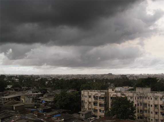 Mumbai_india_monsoon_clouds.jpg