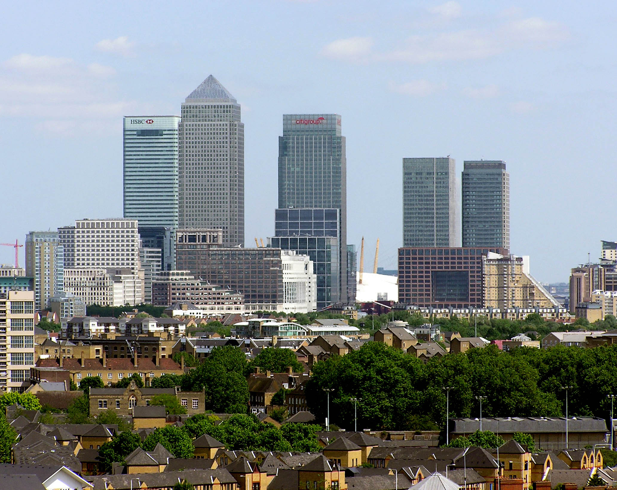 Canary_wharf_from_thames_arp.jpg