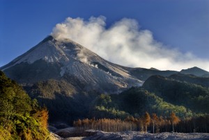 Gunung-Merapi-300x202.jpg