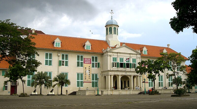 800px-Stadhuis_Batavia%2C_Jakarta.jpg