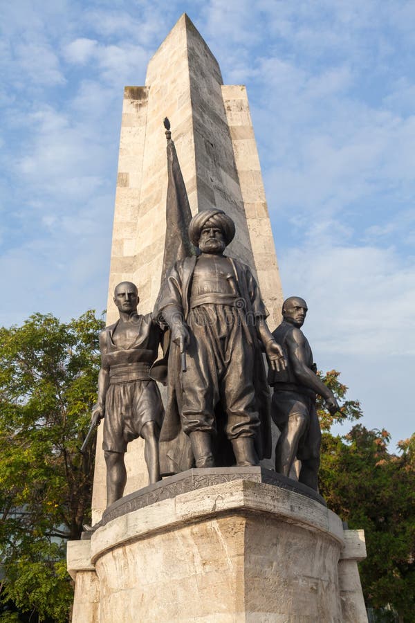 memorial-to-barbarossa-hayreddin-pasha-besiktas-district-istanbul-turkey-45599423.jpg