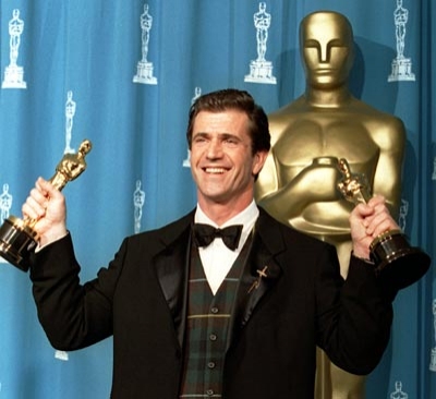 mel-gibson-with-his-2-oscars-for-braveheart.jpg