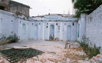 54riot-gujarat-ahd-masjid4.jpg