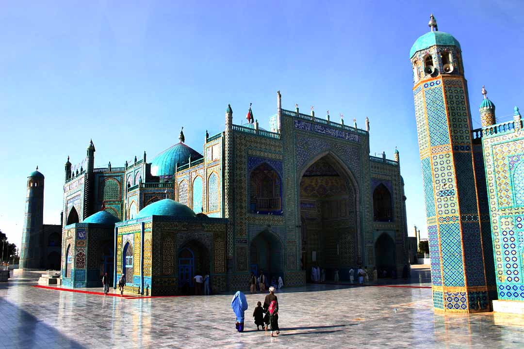 Mazar-e_sharif_-_Steve_Evans.jpg